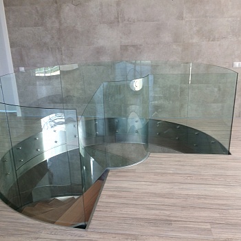 Винтовая лестница со стеклом Одинцово